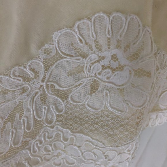 Vintage Silk & Velvet Wedding Dress Pearl & Lace - Picture 7 of 9